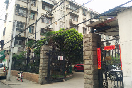客厅是木地板好还是瓷砖好